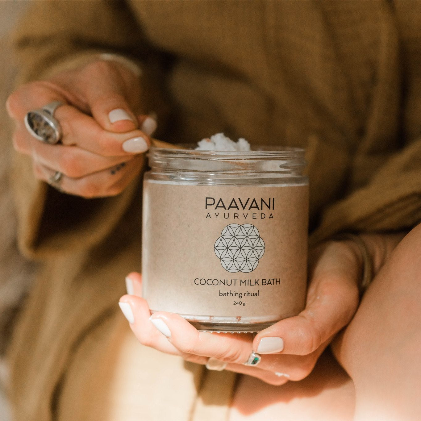 Coconut Milk Bath | Ayurvedic Herbal Soaking Ritual for Skin & Spirit-2