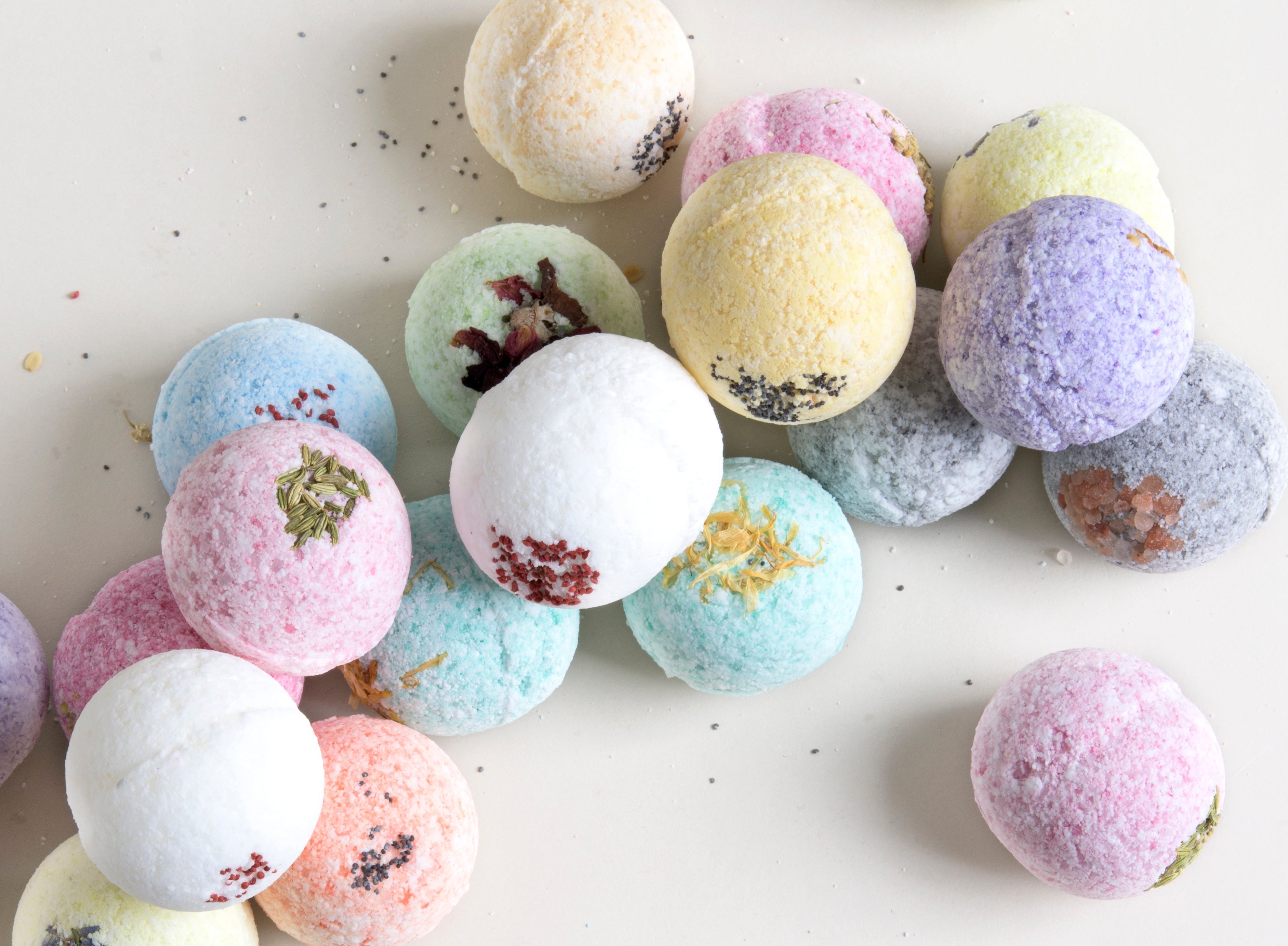 Natural Bath Bomb Gift Box – 12 Handmade Bath Bombs